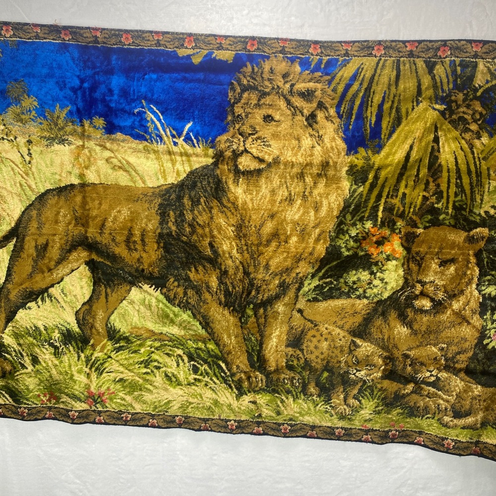 VTG Majestic Lion Family Regal Scene Velvet Velour Tapestry Wall‎ Hanging Carpet